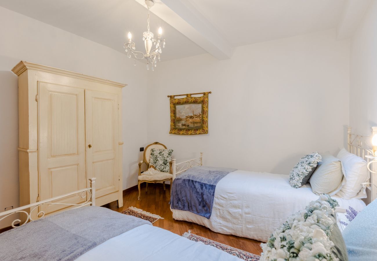 Apartment in Lucca - Casa La Guardia, a 3 bedrooms Panoramic Apartment