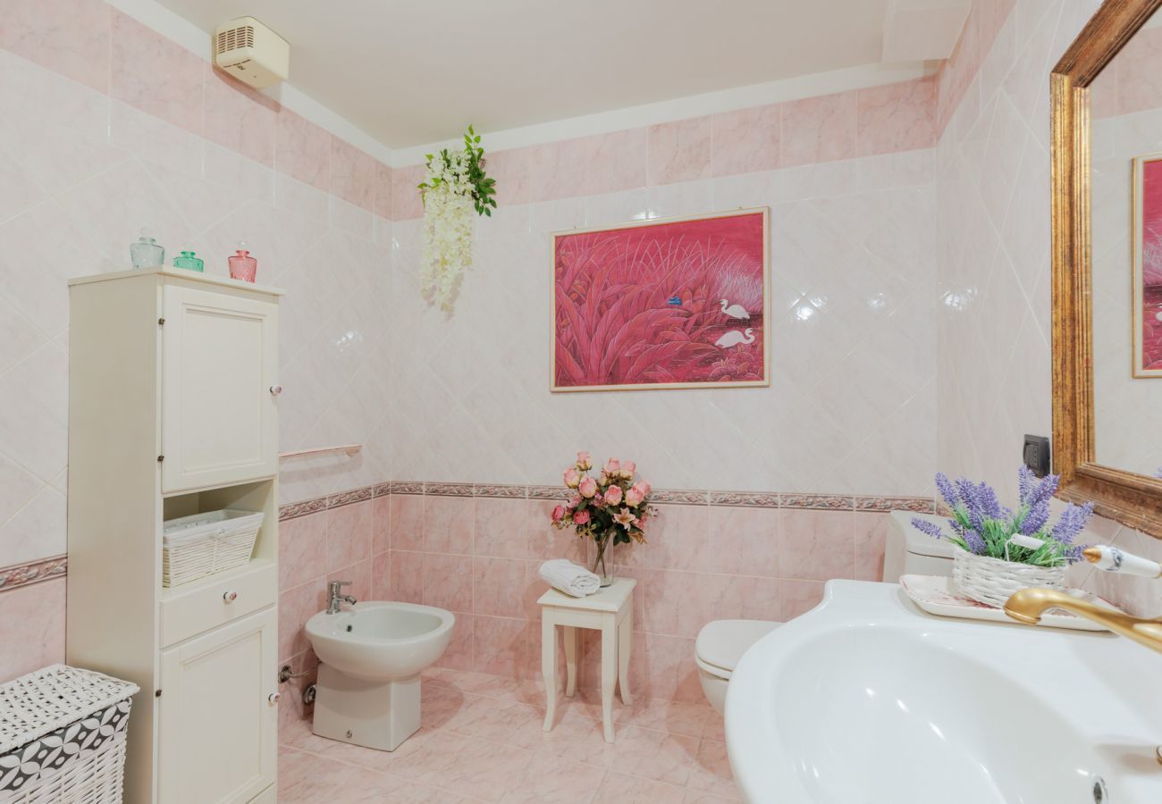 Apartment in Lucca - Casa La Guardia, a 3 bedrooms Panoramic Apartment