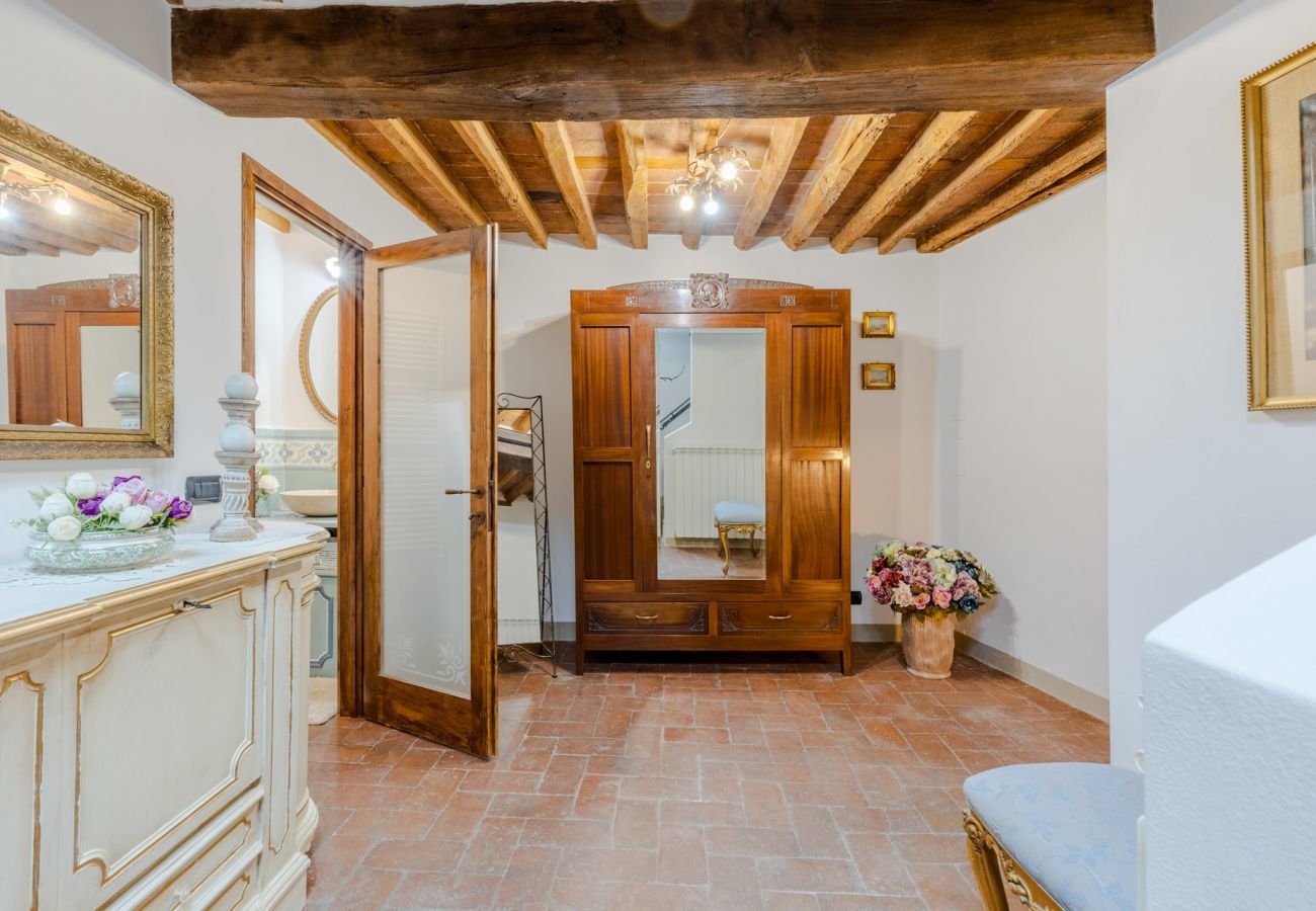 Apartment in Lucca - Casa La Guardia, a 3 bedrooms Panoramic Apartment