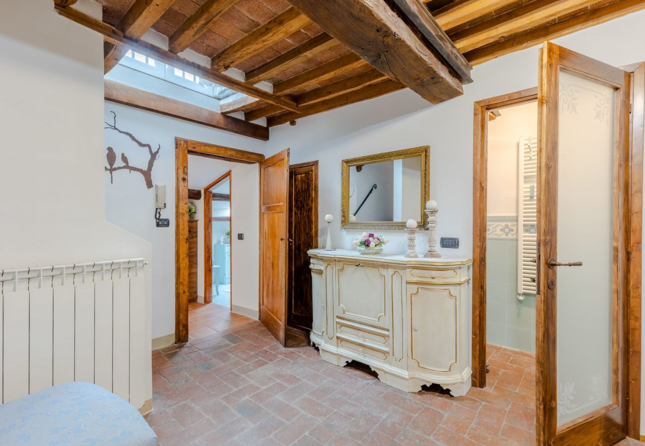 Apartment in Lucca - Casa La Guardia, a 3 bedrooms Panoramic Apartment