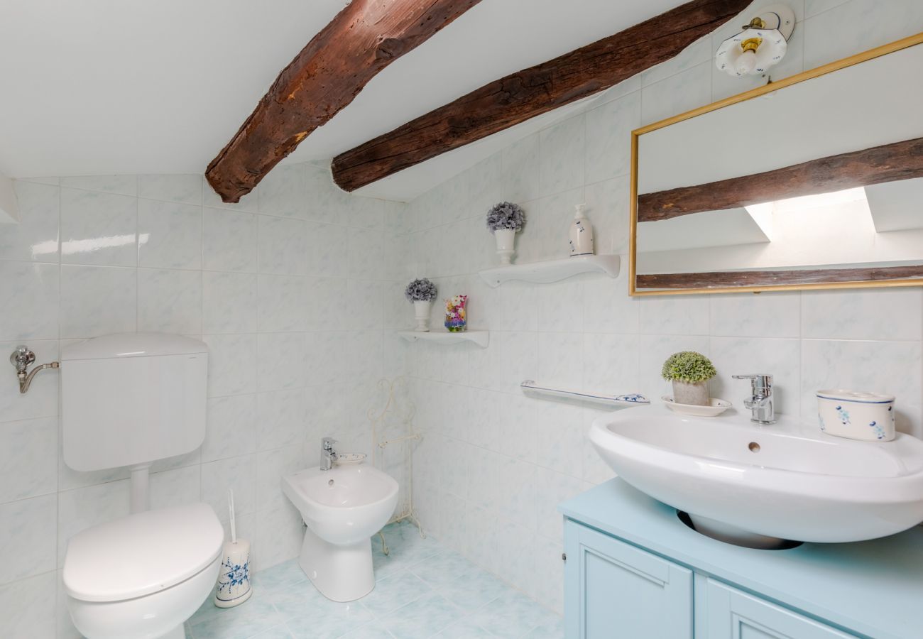 Apartment in Lucca - Casa La Guardia, a 3 bedrooms Panoramic Apartment