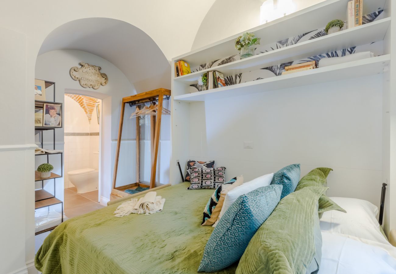 Apartment in Lucca - Busdraghi Studio,Stylish at Via Fillungo