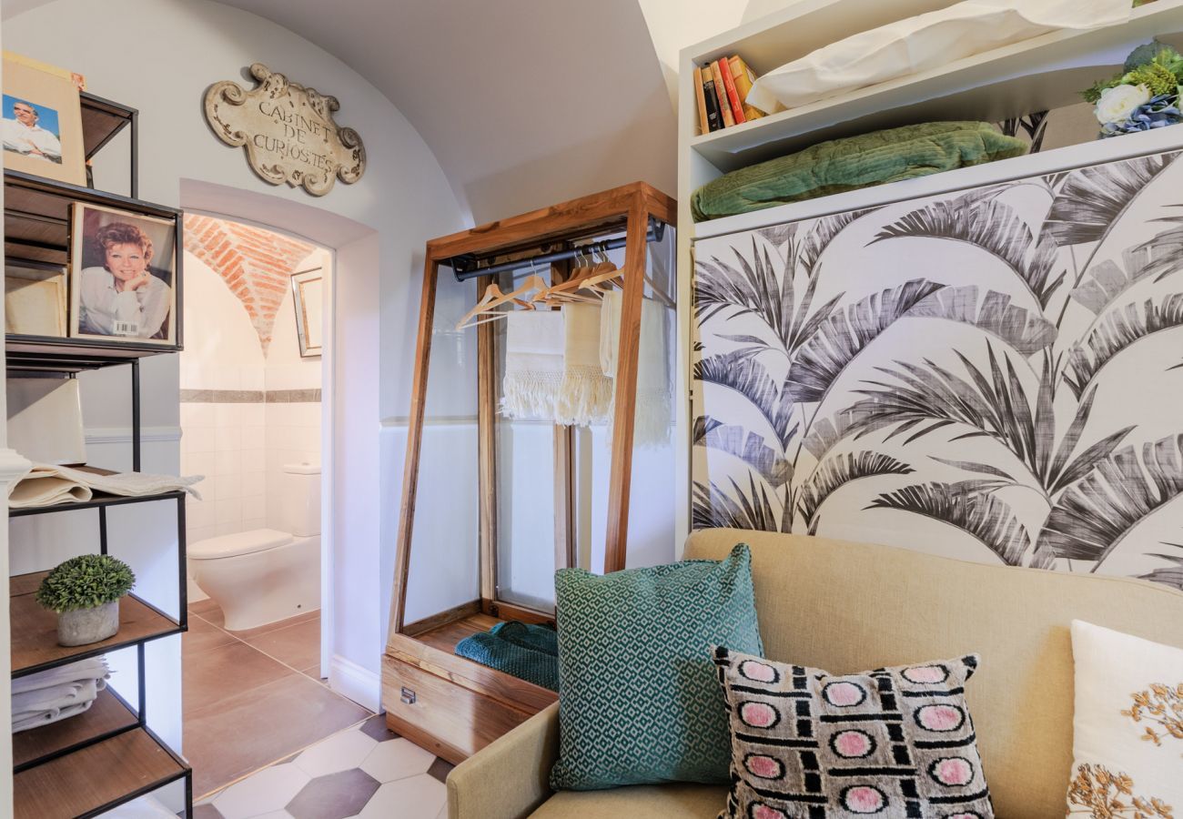 Apartment in Lucca - Busdraghi Studio,Stylish at Via Fillungo