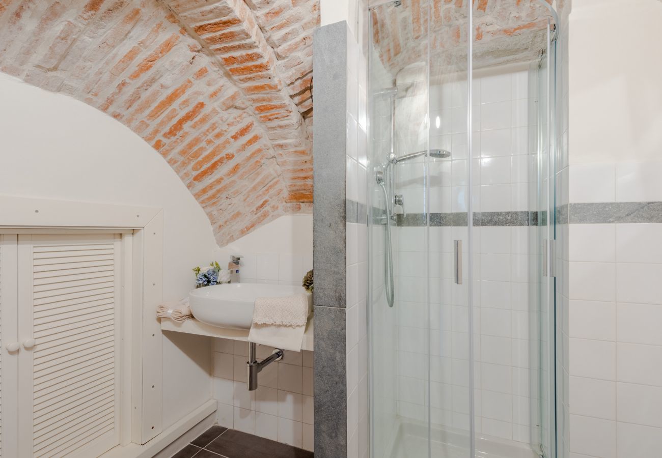 Apartment in Lucca - Busdraghi Studio,Stylish at Via Fillungo