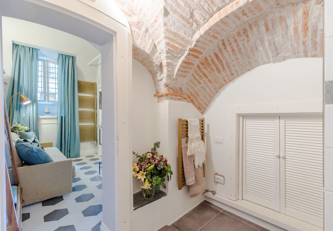Apartment in Lucca - Busdraghi Studio,Stylish at Via Fillungo