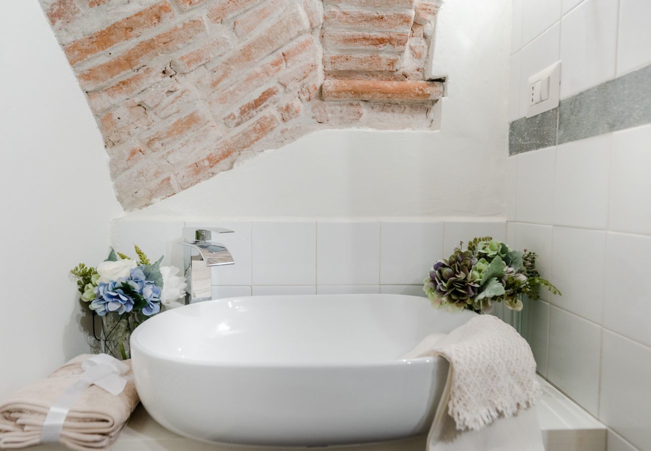 Apartment in Lucca - Busdraghi Studio,Stylish at Via Fillungo