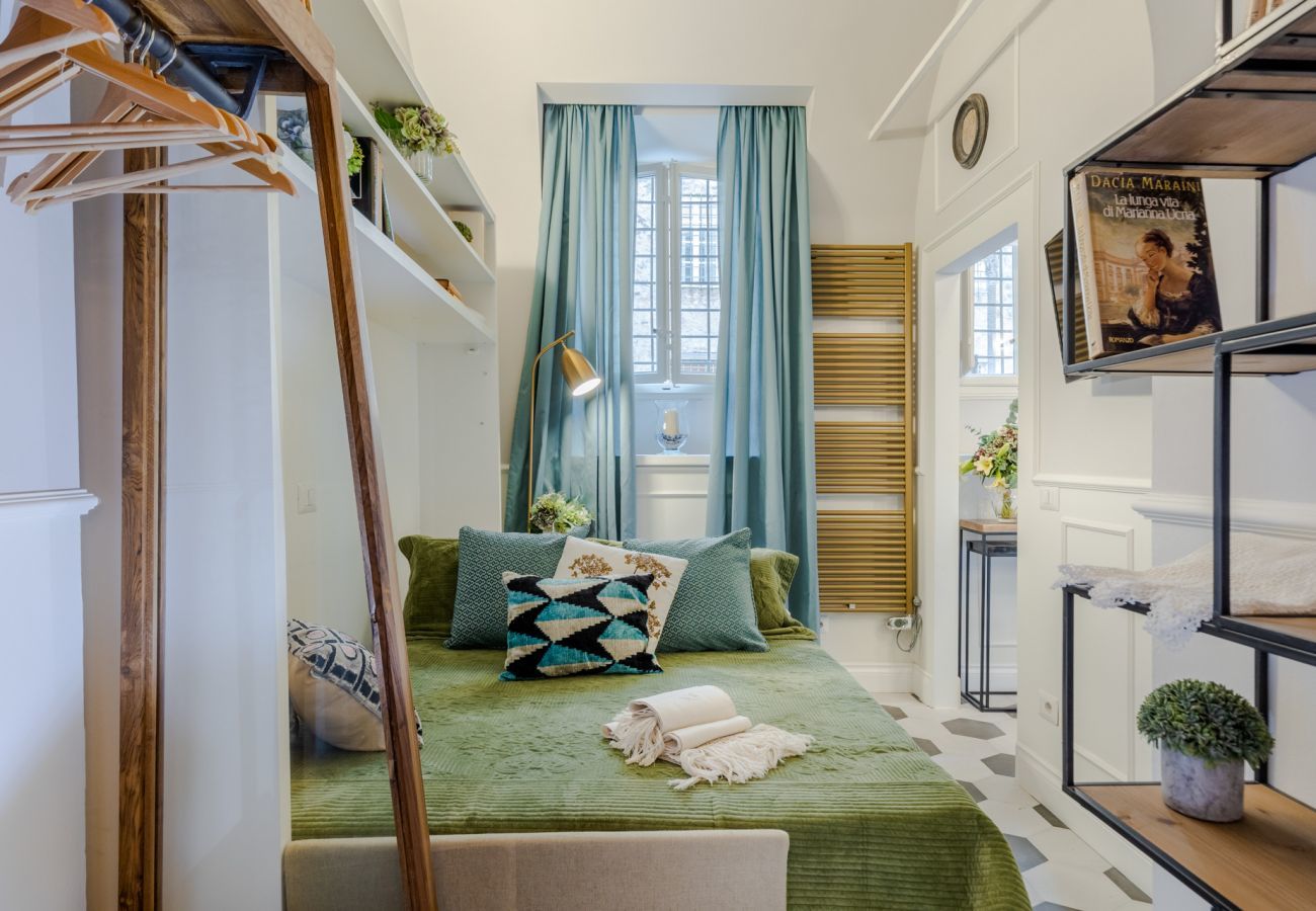 Apartment in Lucca - Busdraghi Studio,Stylish at Via Fillungo