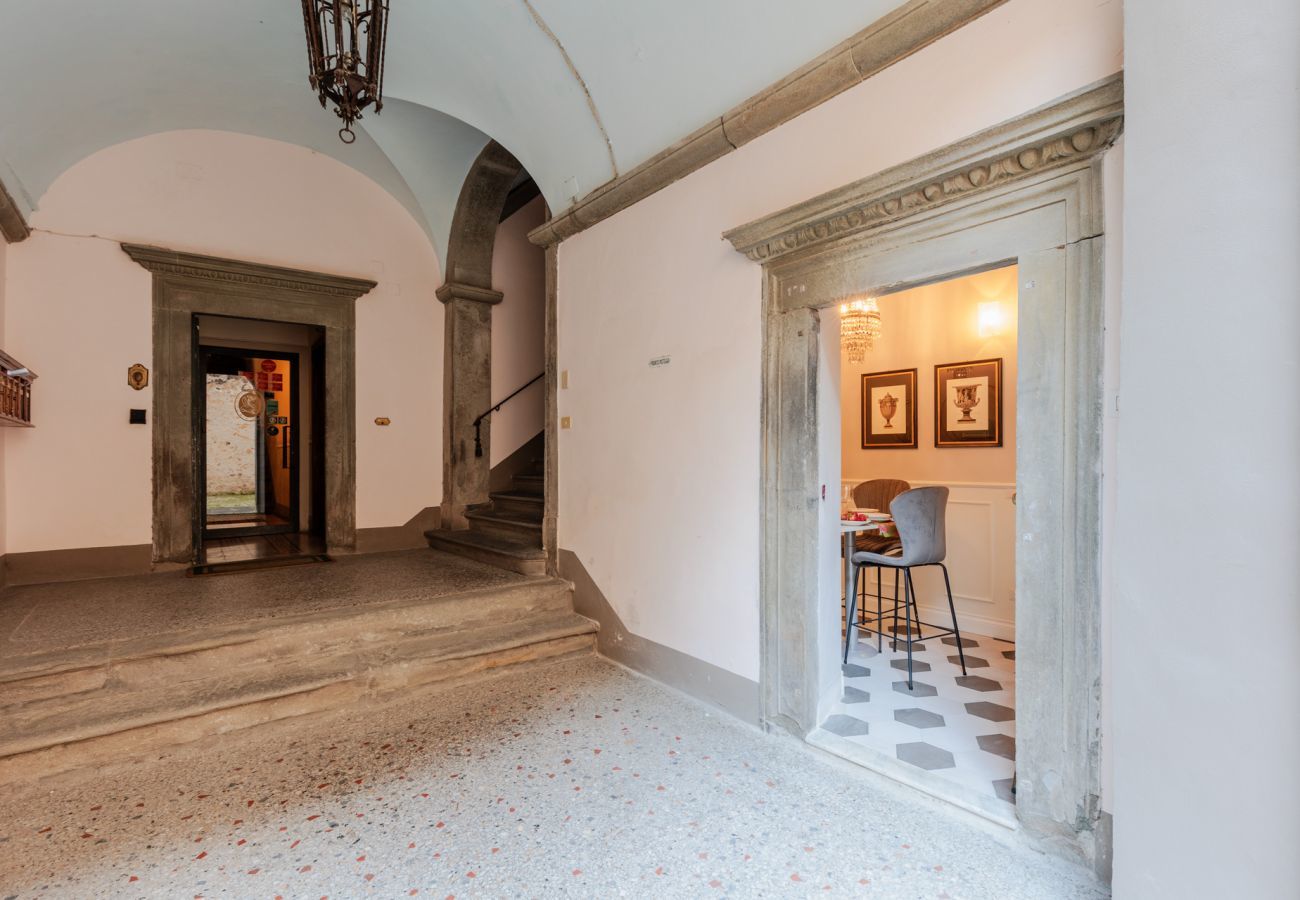 Apartment in Lucca - Busdraghi Studio,Stylish at Via Fillungo