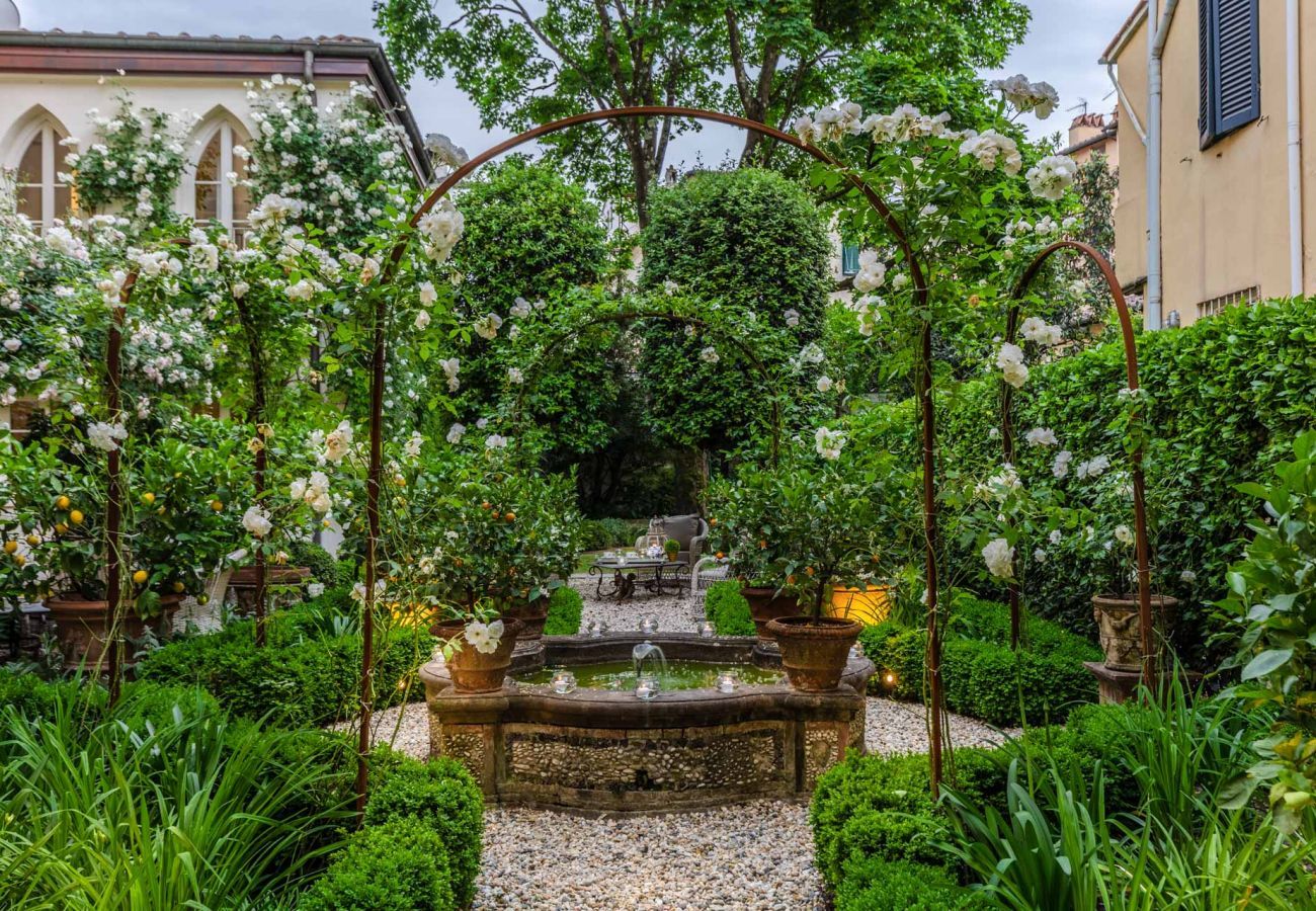 Apartment in Lucca - Casa Vanny, an Apartment with Private Garden