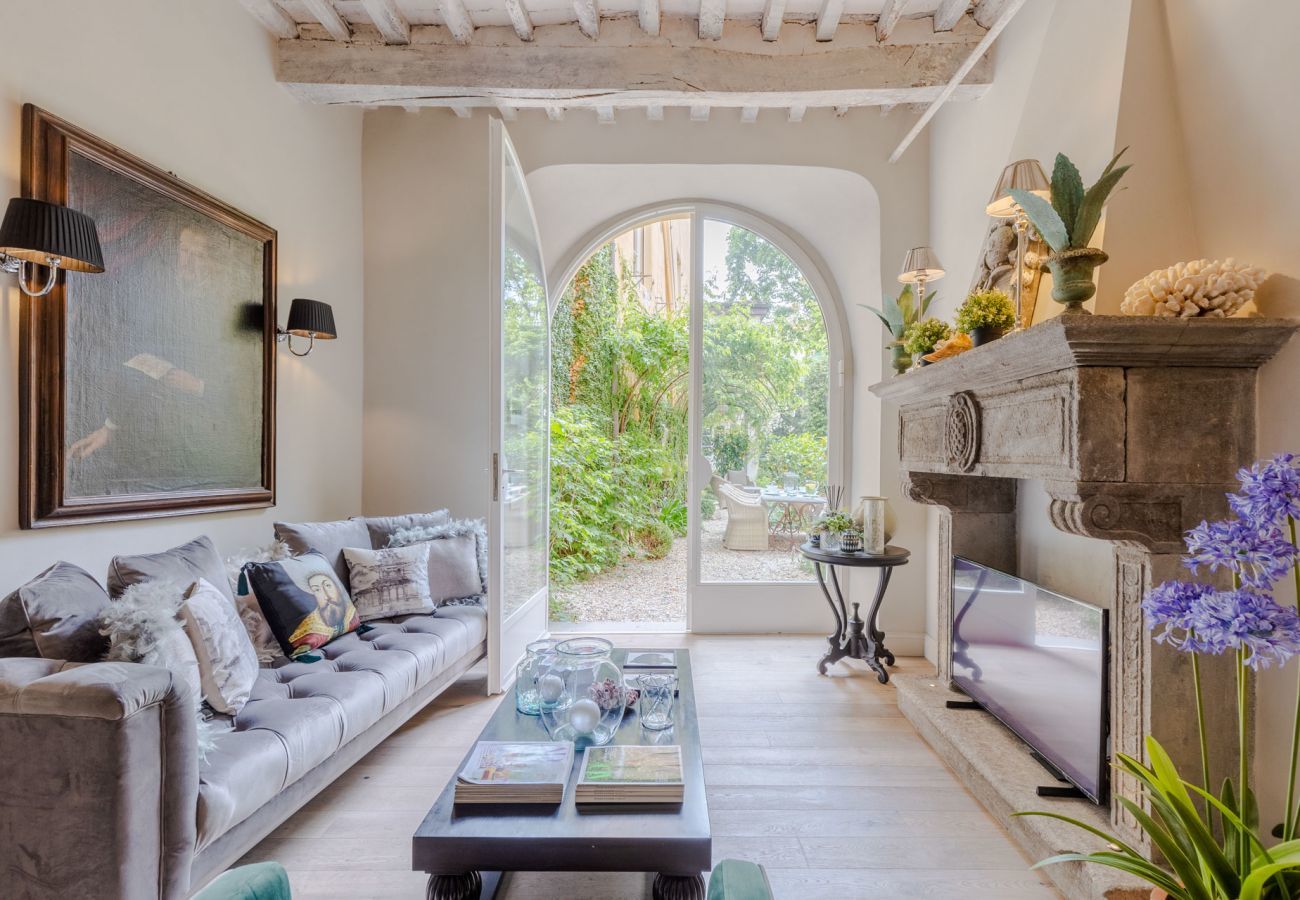 Apartment in Lucca - Casa Vanny, an Apartment with Private Garden
