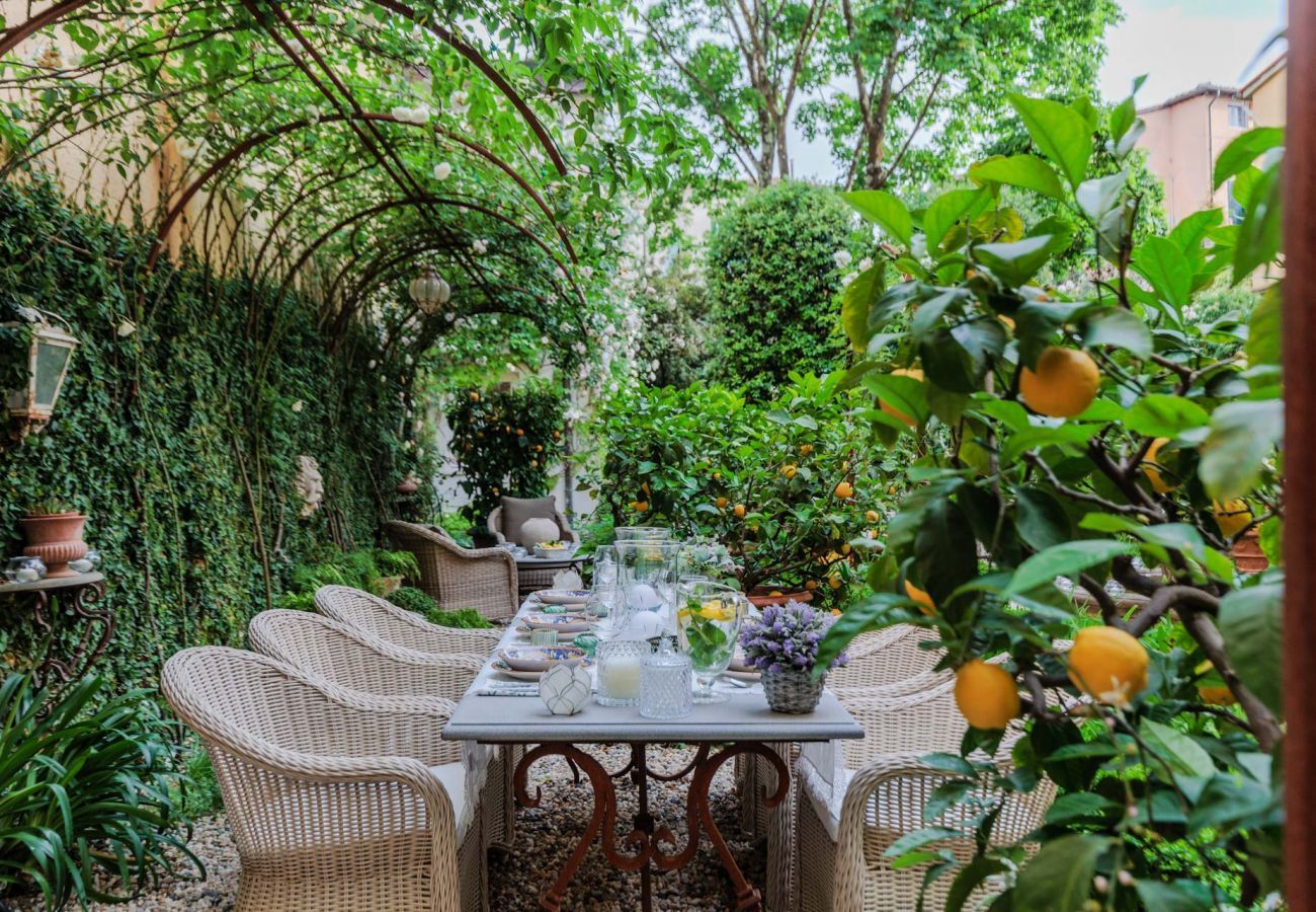 Apartment in Lucca - Casa Vanny, an Apartment with Private Garden