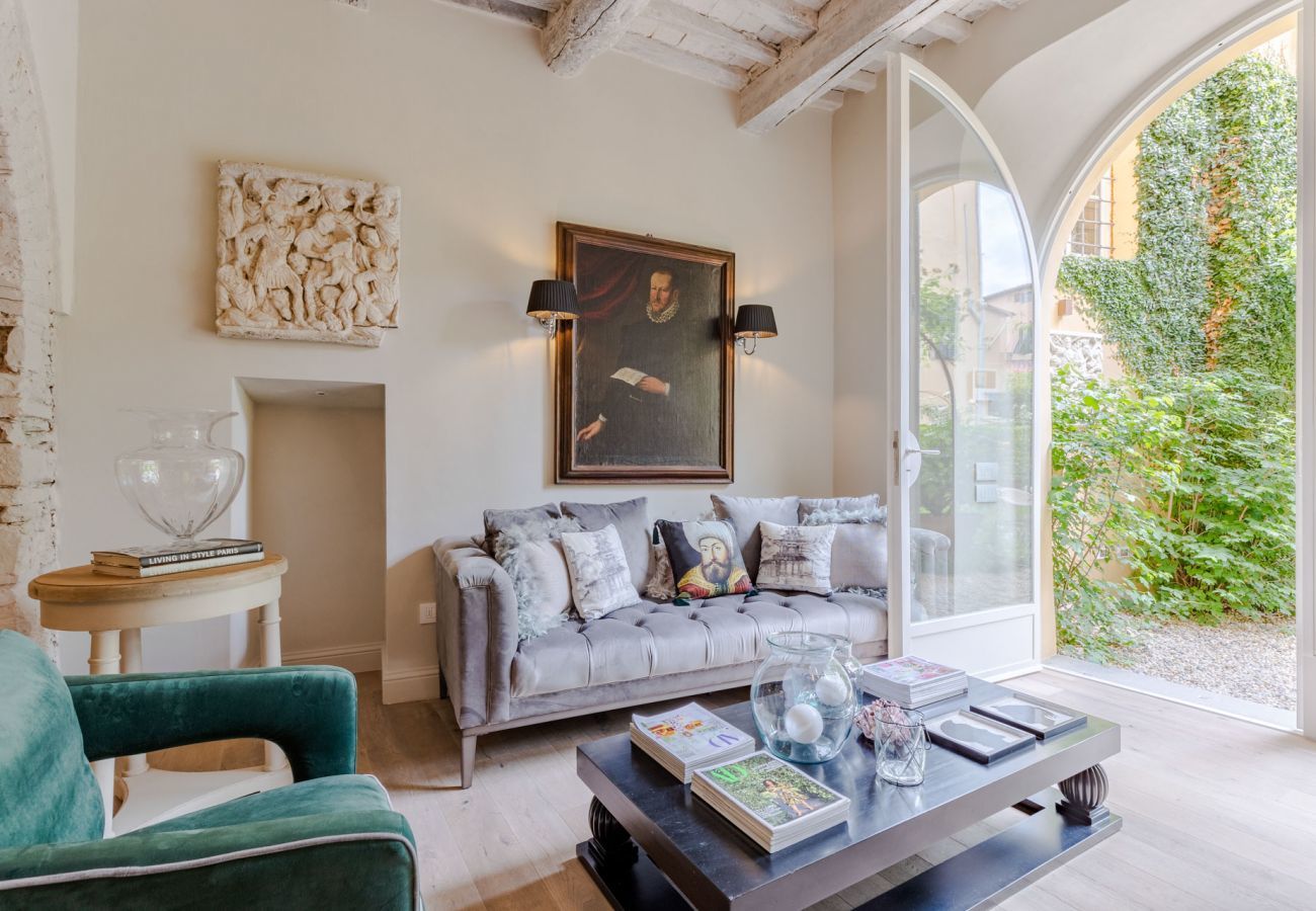 Apartment in Lucca - Casa Vanny, an Apartment with Private Garden