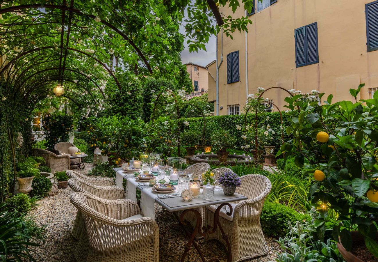 Apartment in Lucca - Casa Vanny, an Apartment with Private Garden