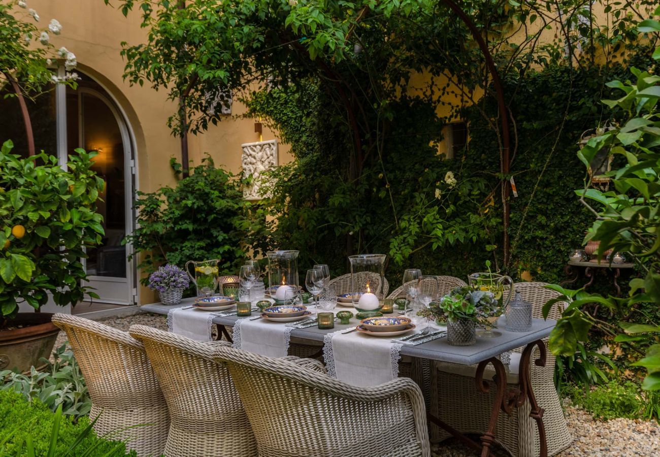 Apartment in Lucca - Casa Vanny, an Apartment with Private Garden
