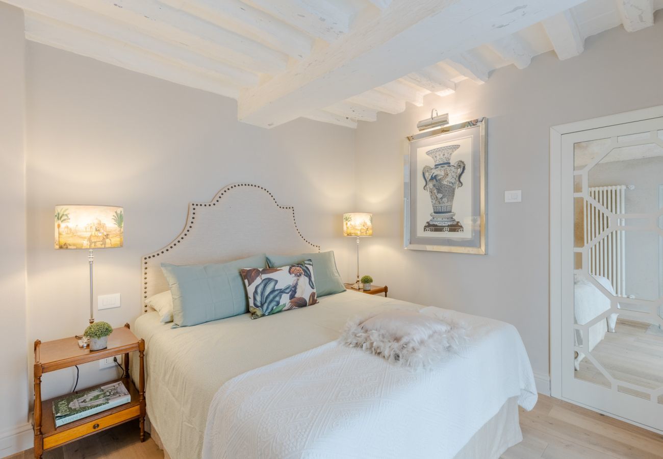 Apartment in Lucca - Casa Vanny, an Apartment with Private Garden