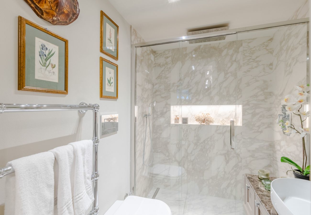Apartment in Lucca - Casa Vanny, an Apartment with Private Garden
