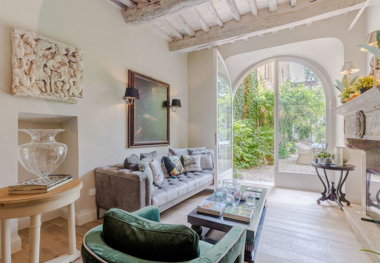 Apartment in Lucca - Casa Vanny, an Apartment with Private Garden