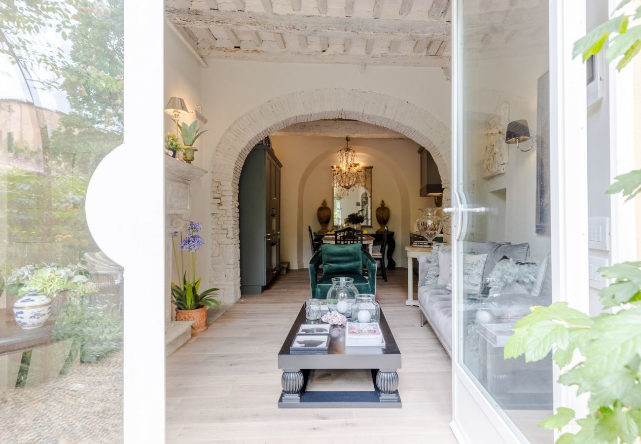Apartment in Lucca - Casa Vanny, an Apartment with Private Garden