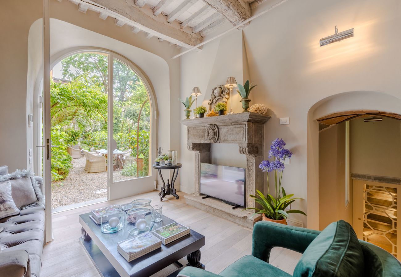 Apartment in Lucca - Casa Vanny, an Apartment with Private Garden