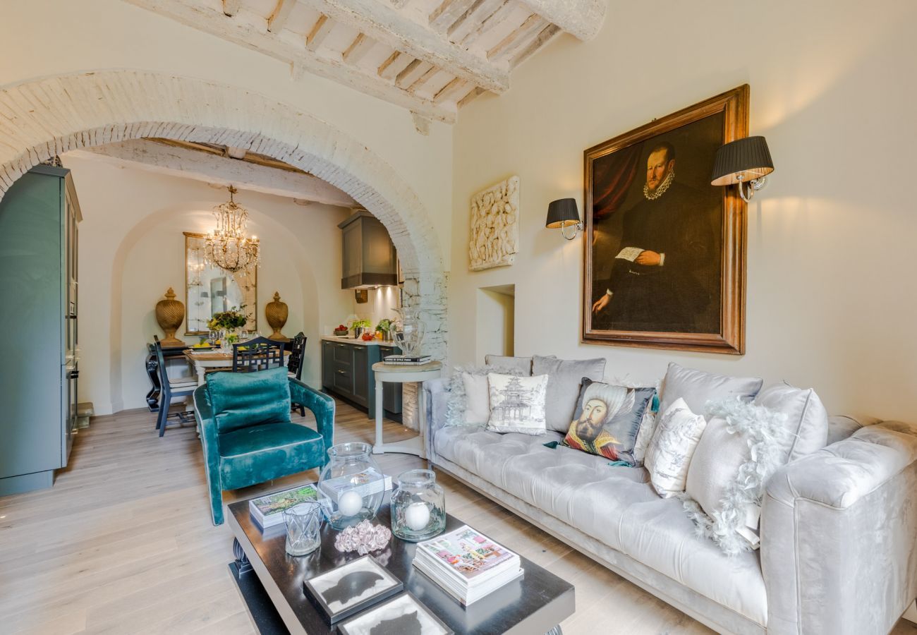Apartment in Lucca - Casa Vanny, an Apartment with Private Garden