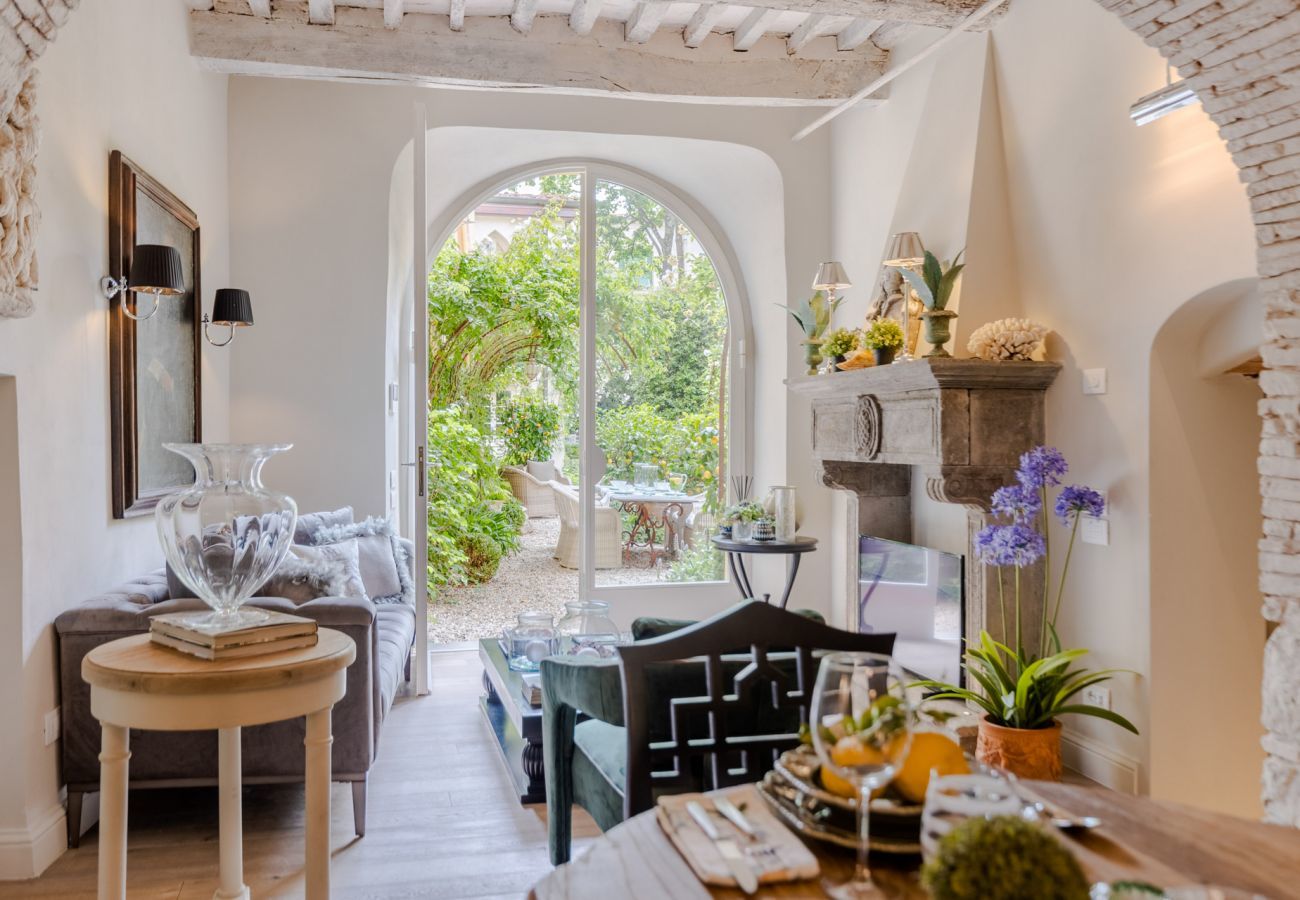 Apartment in Lucca - Casa Vanny, an Apartment with Private Garden