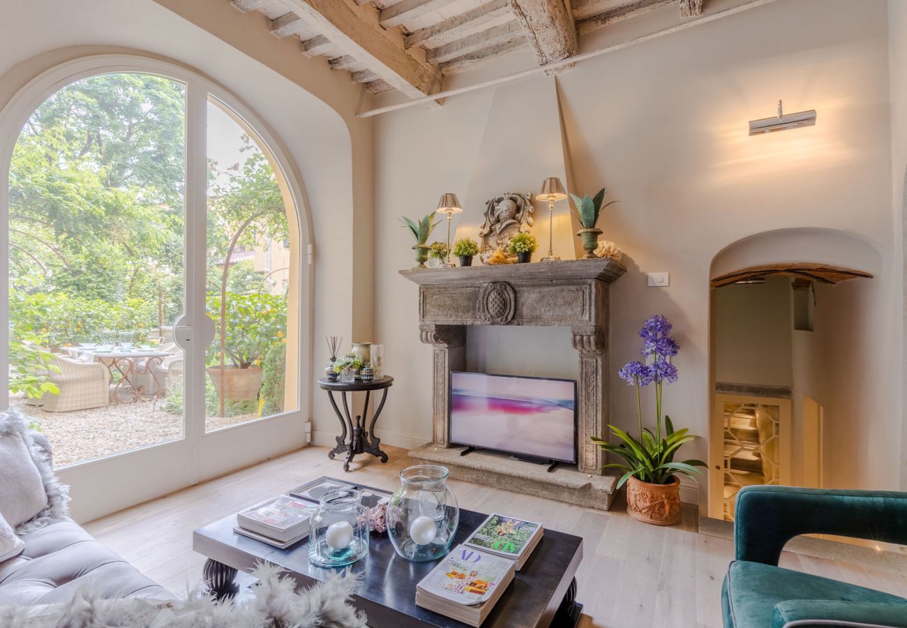 Apartment in Lucca - Casa Vanny, an Apartment with Private Garden