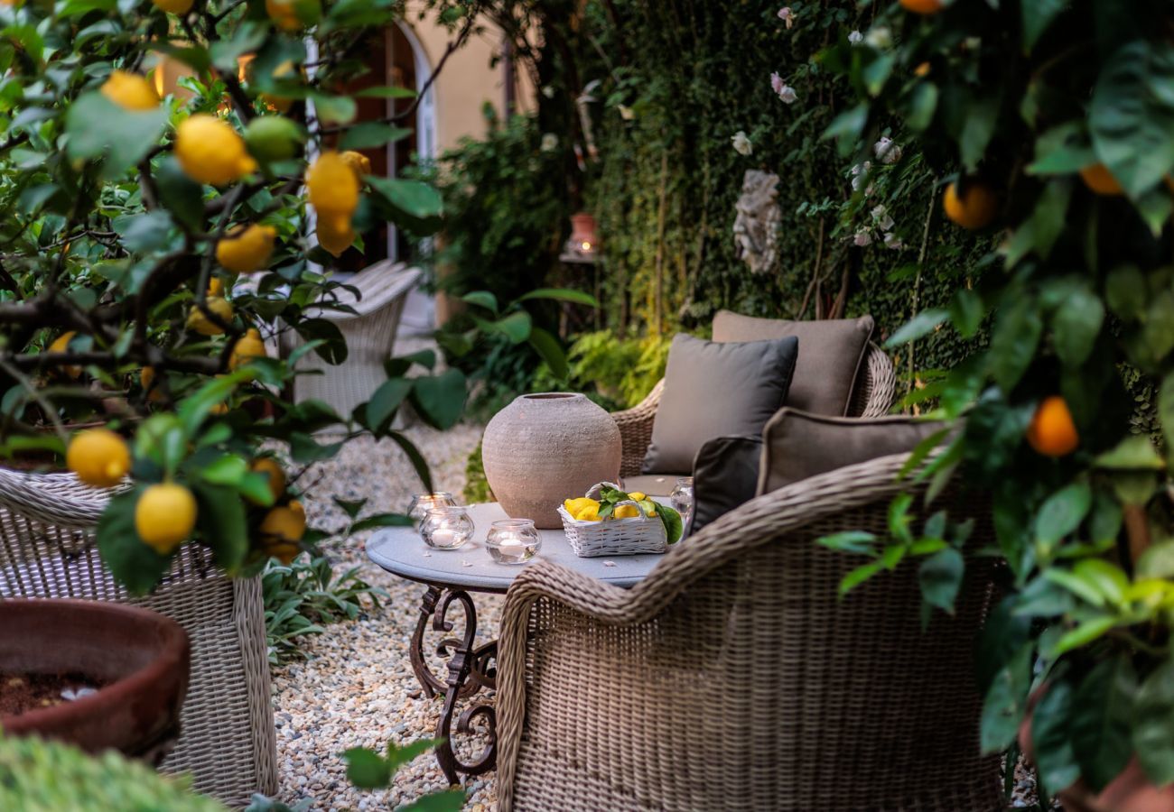 Apartment in Lucca - Casa Vanny, an Apartment with Private Garden