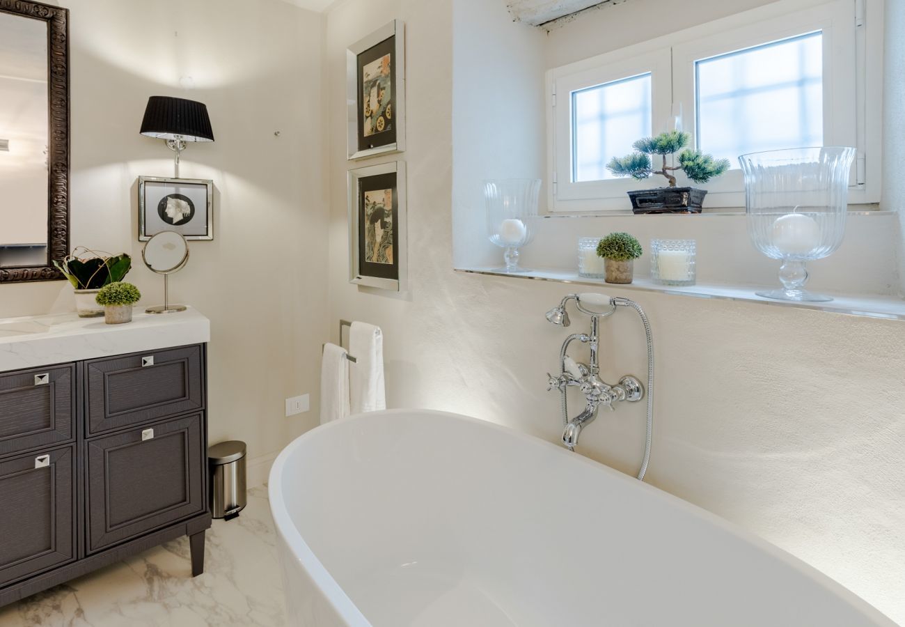 Apartment in Lucca - Casa Vanny, an Apartment with Private Garden
