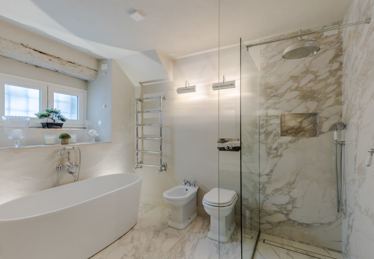Apartment in Lucca - Casa Vanny, an Apartment with Private Garden