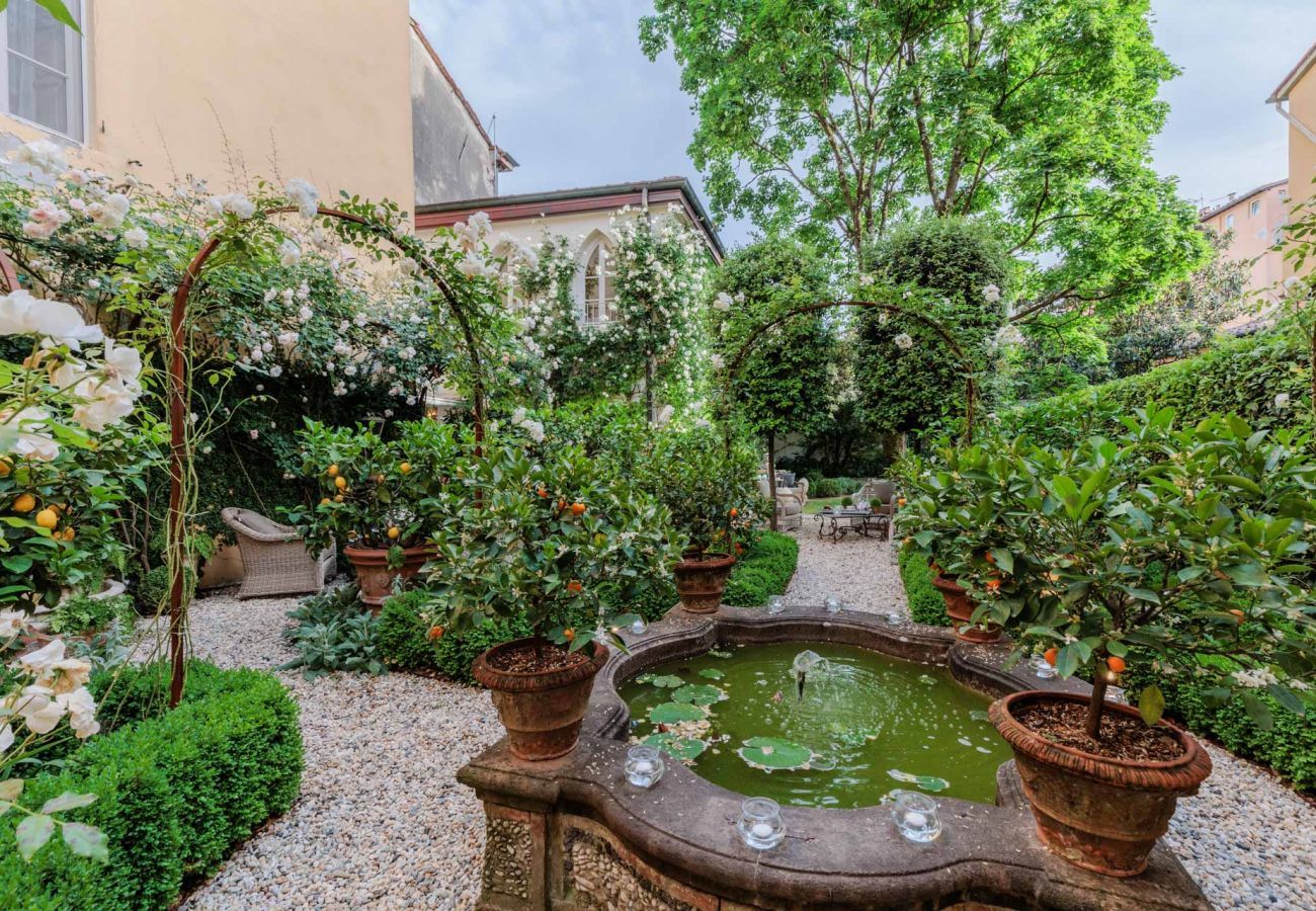 Apartment in Lucca - Casa Vanny, an Apartment with Private Garden