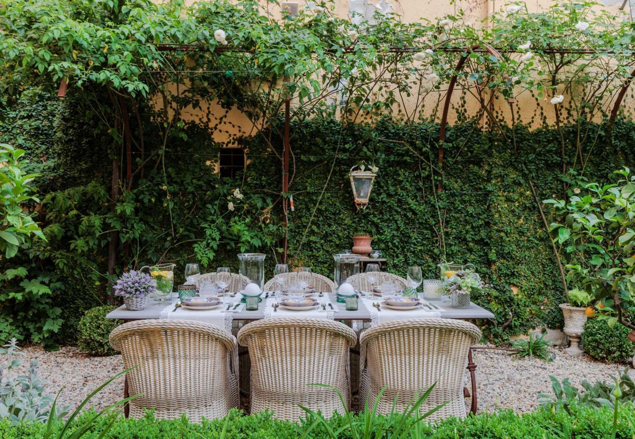 Apartment in Lucca - Casa Vanny, an Apartment with Private Garden