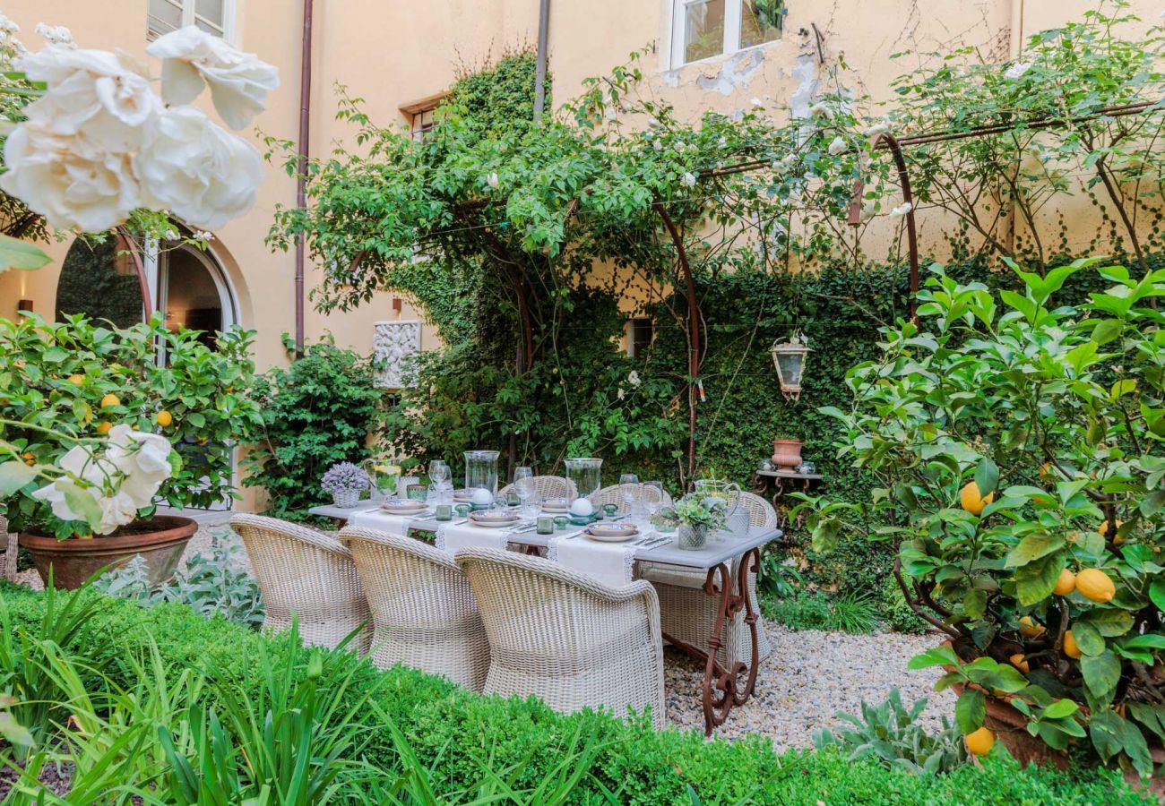 Apartment in Lucca - Casa Vanny, an Apartment with Private Garden