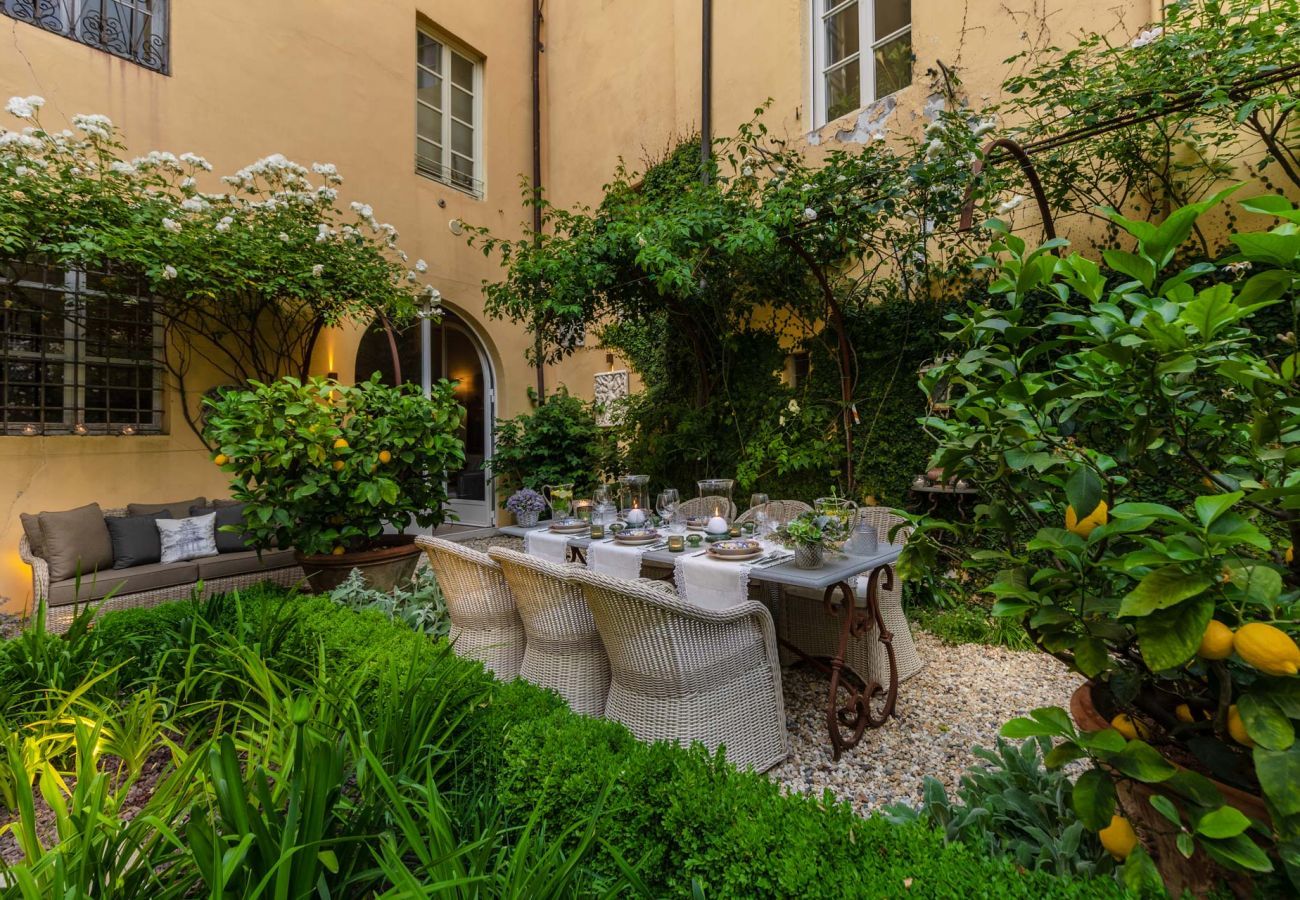 Apartment in Lucca - Casa Vanny, an Apartment with Private Garden
