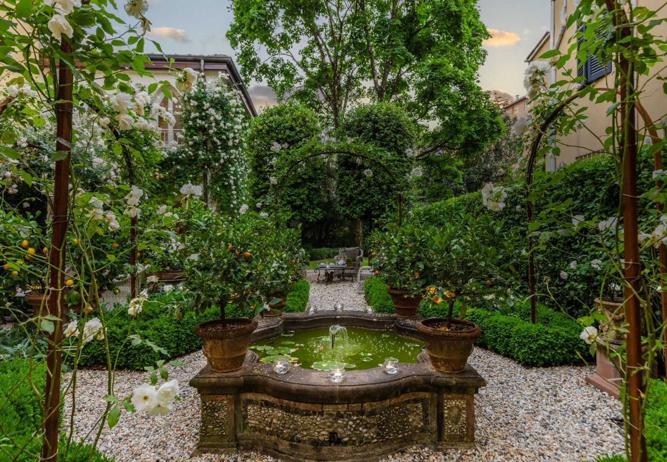 Apartment in Lucca - Casa Vanny, an Apartment with Private Garden