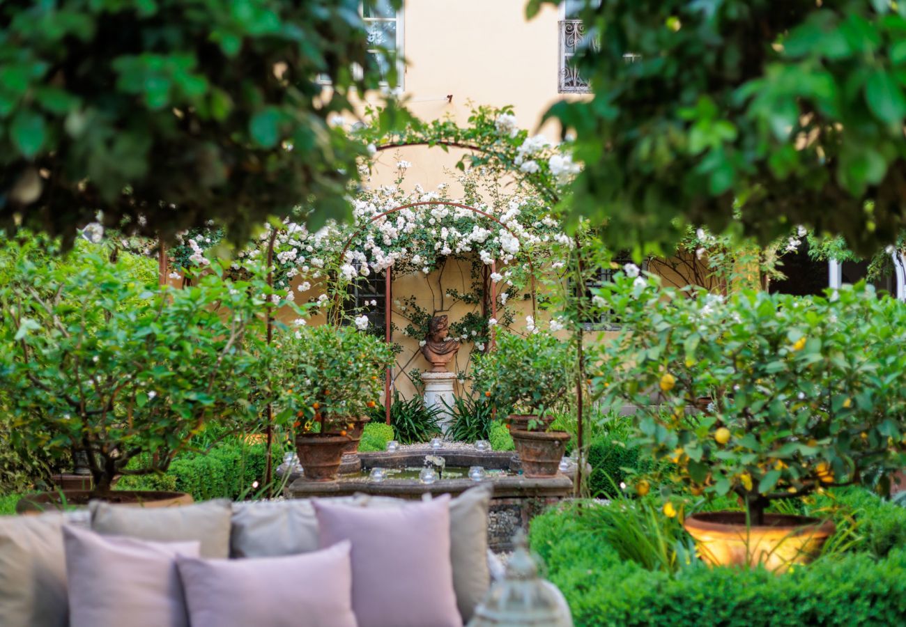 Apartment in Lucca - Casa Vanny, an Apartment with Private Garden