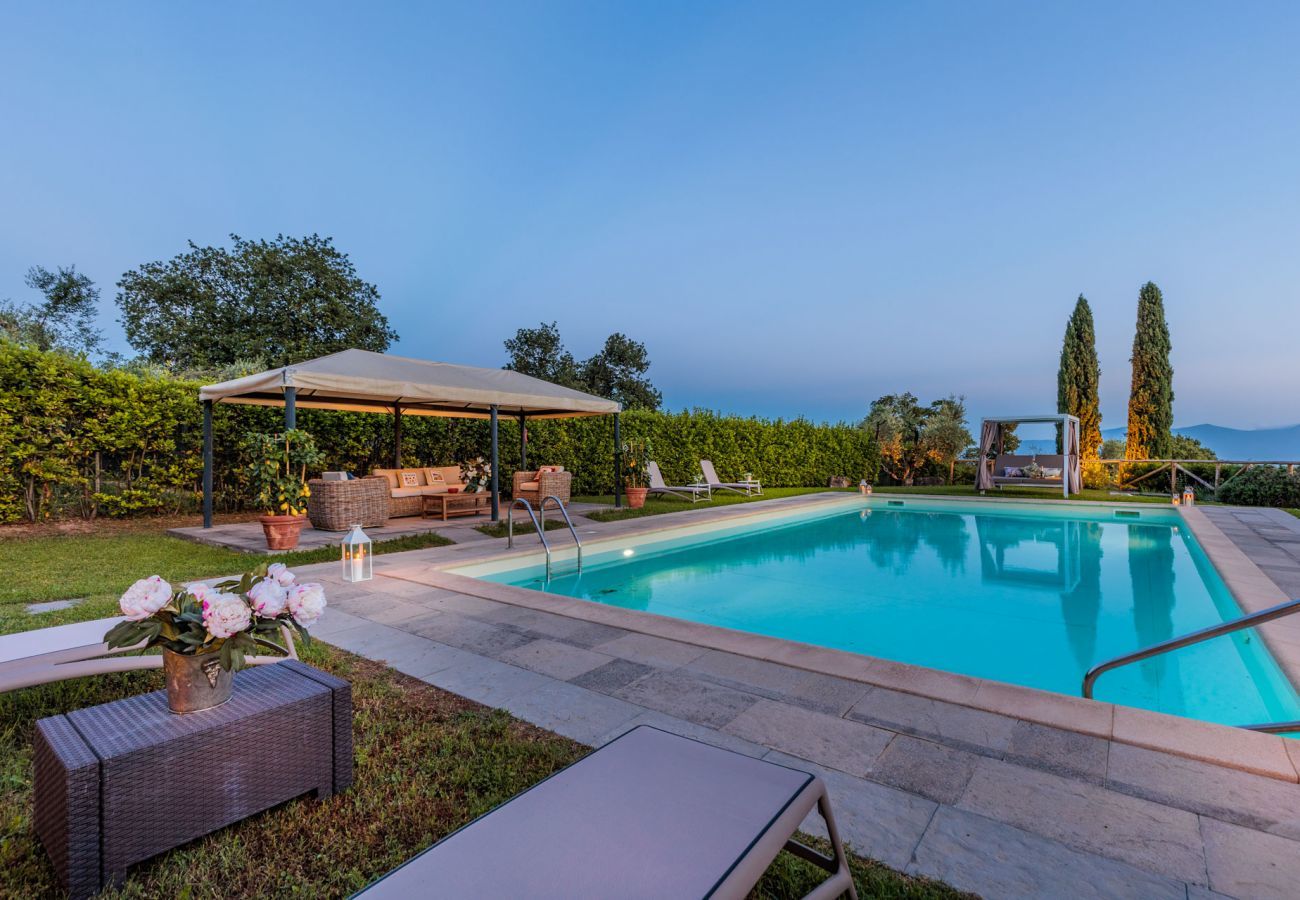 Villa in Lucca - Tuscan Fizz, a traditional Stone Farmhouse with Private Pool and Amazing View among the Vineyards in Lucca