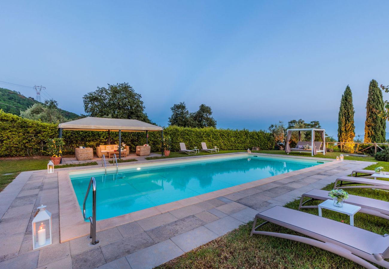 Villa in Lucca - Tuscan Fizz, a traditional Stone Farmhouse with Private Pool and Amazing View among the Vineyards in Lucca