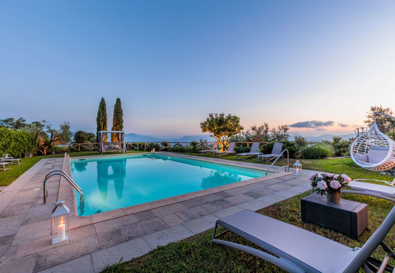 Villa in Lucca - Tuscan Fizz, a traditional Stone Farmhouse with Private Pool and Amazing View among the Vineyards in Lucca