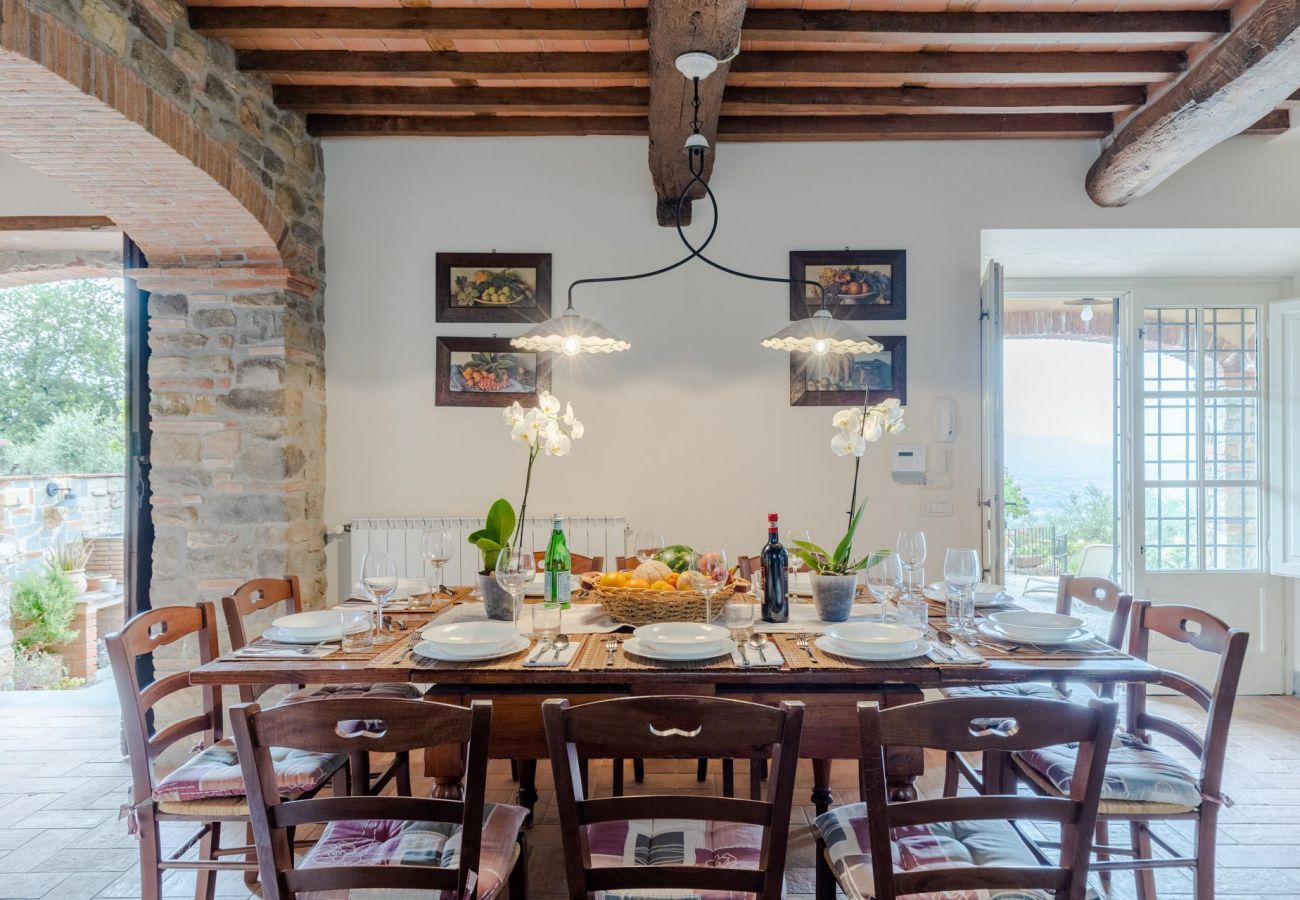 Villa in Lucca - Tuscan Fizz, a traditional Stone Farmhouse with Private Pool and Amazing View among the Vineyards in Lucca