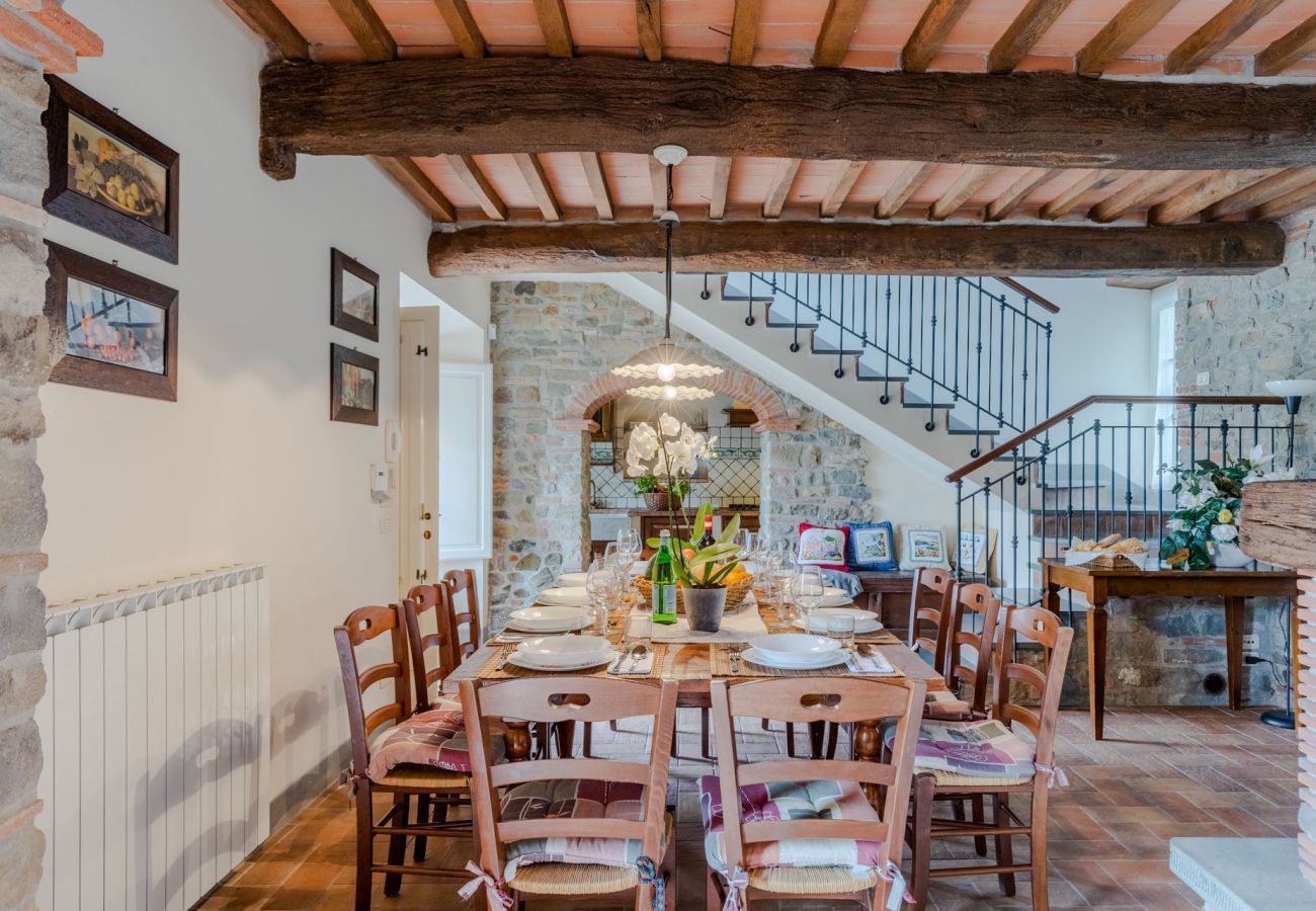 Villa in Lucca - Tuscan Fizz, a traditional Stone Farmhouse with Private Pool and Amazing View among the Vineyards in Lucca