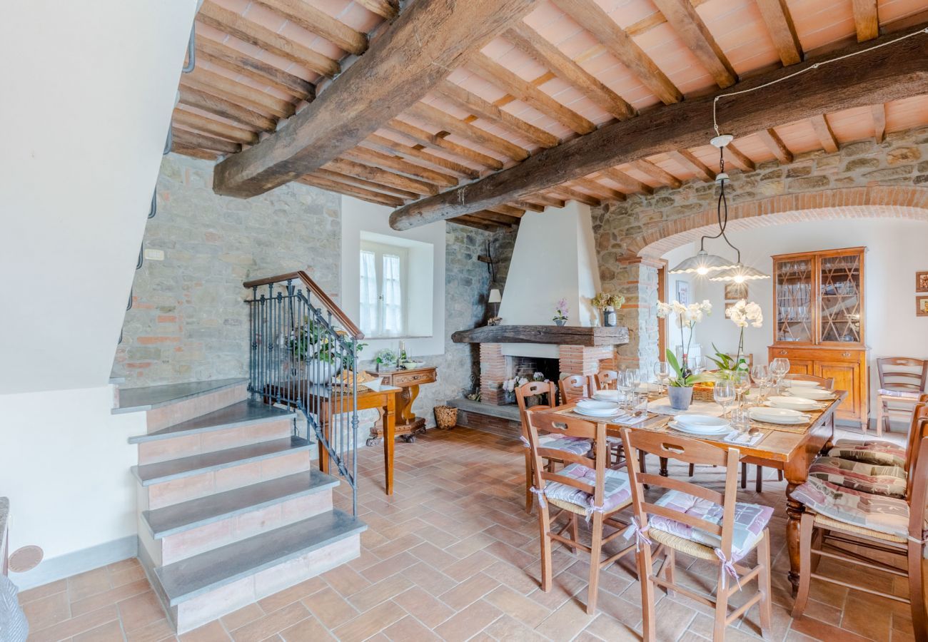 Villa in Lucca - Tuscan Fizz, a traditional Stone Farmhouse with Private Pool and Amazing View among the Vineyards in Lucca