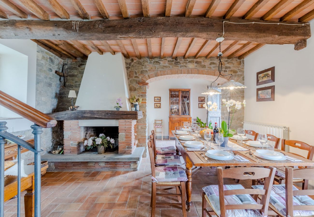 Villa in Lucca - Tuscan Fizz, a traditional Stone Farmhouse with Private Pool and Amazing View among the Vineyards in Lucca