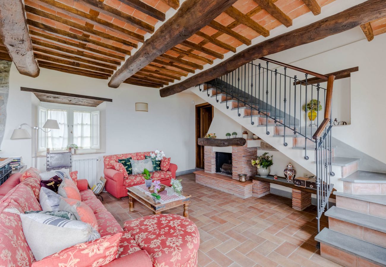 Villa in Lucca - Tuscan Fizz, a traditional Stone Farmhouse with Private Pool and Amazing View among the Vineyards in Lucca