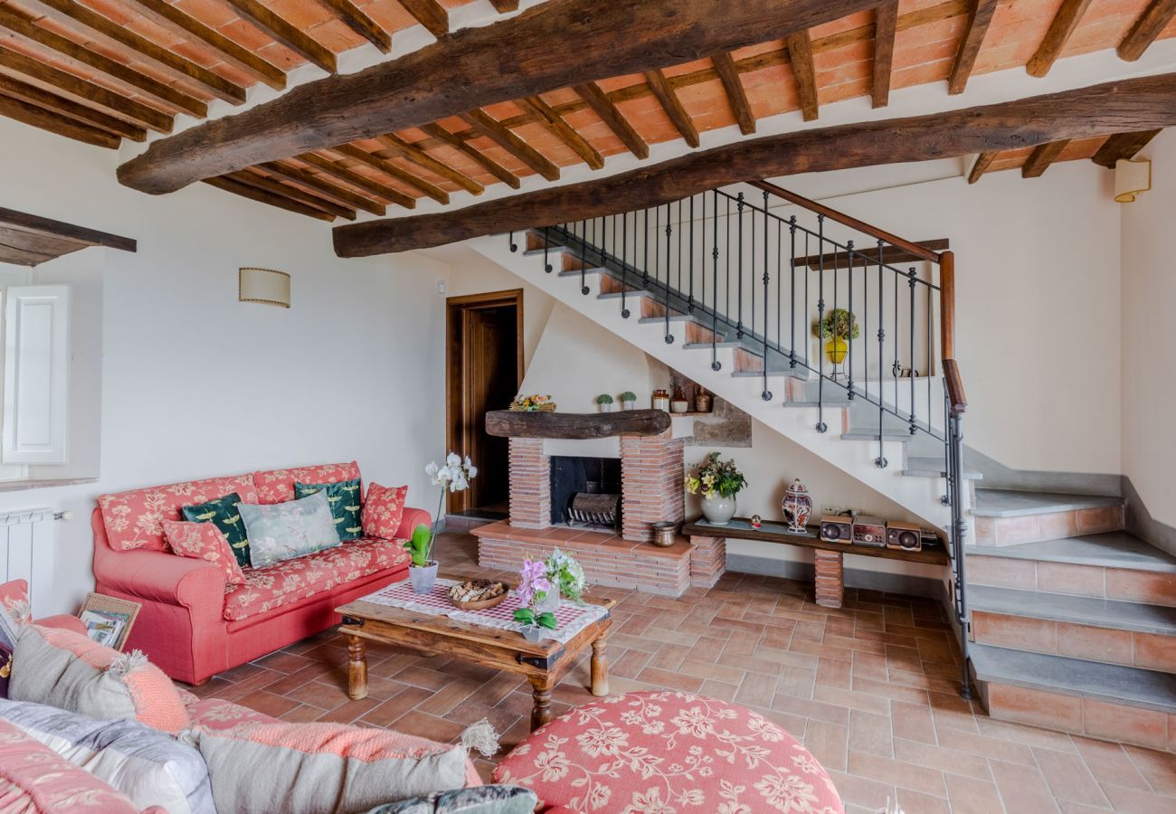 Villa in Lucca - Tuscan Fizz, a traditional Stone Farmhouse with Private Pool and Amazing View among the Vineyards in Lucca