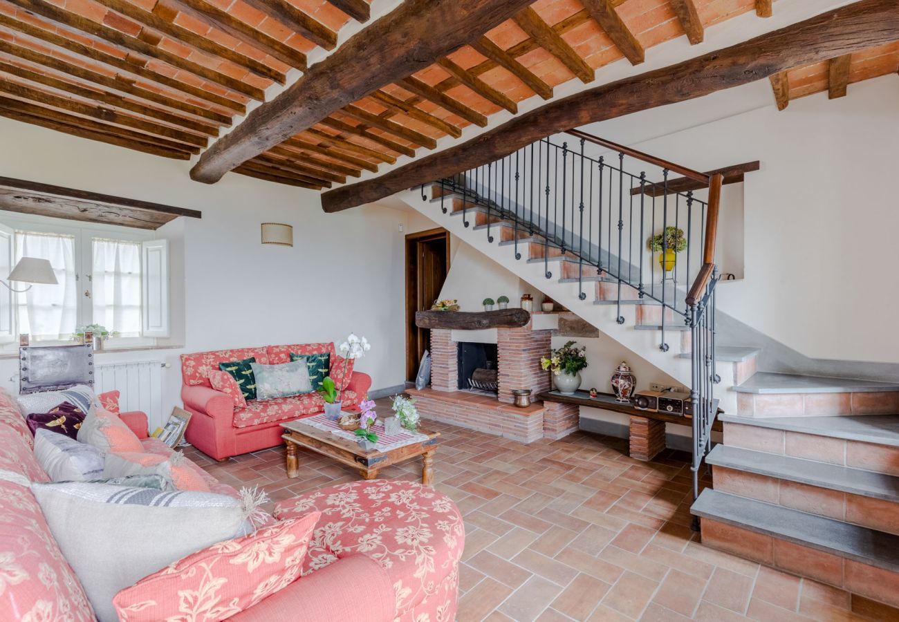 Villa in Lucca - Tuscan Fizz, a traditional Stone Farmhouse with Private Pool and Amazing View among the Vineyards in Lucca