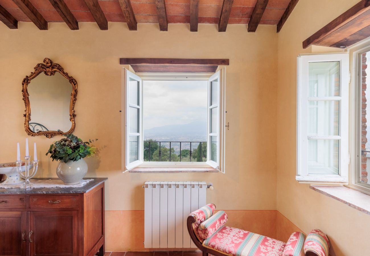 Villa in Lucca - Tuscan Fizz, a traditional Stone Farmhouse with Private Pool and Amazing View among the Vineyards in Lucca