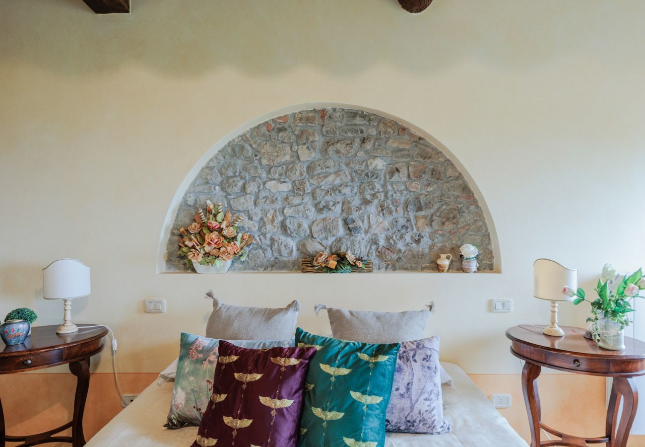 Villa in Lucca - Tuscan Fizz, a traditional Stone Farmhouse with Private Pool and Amazing View among the Vineyards in Lucca