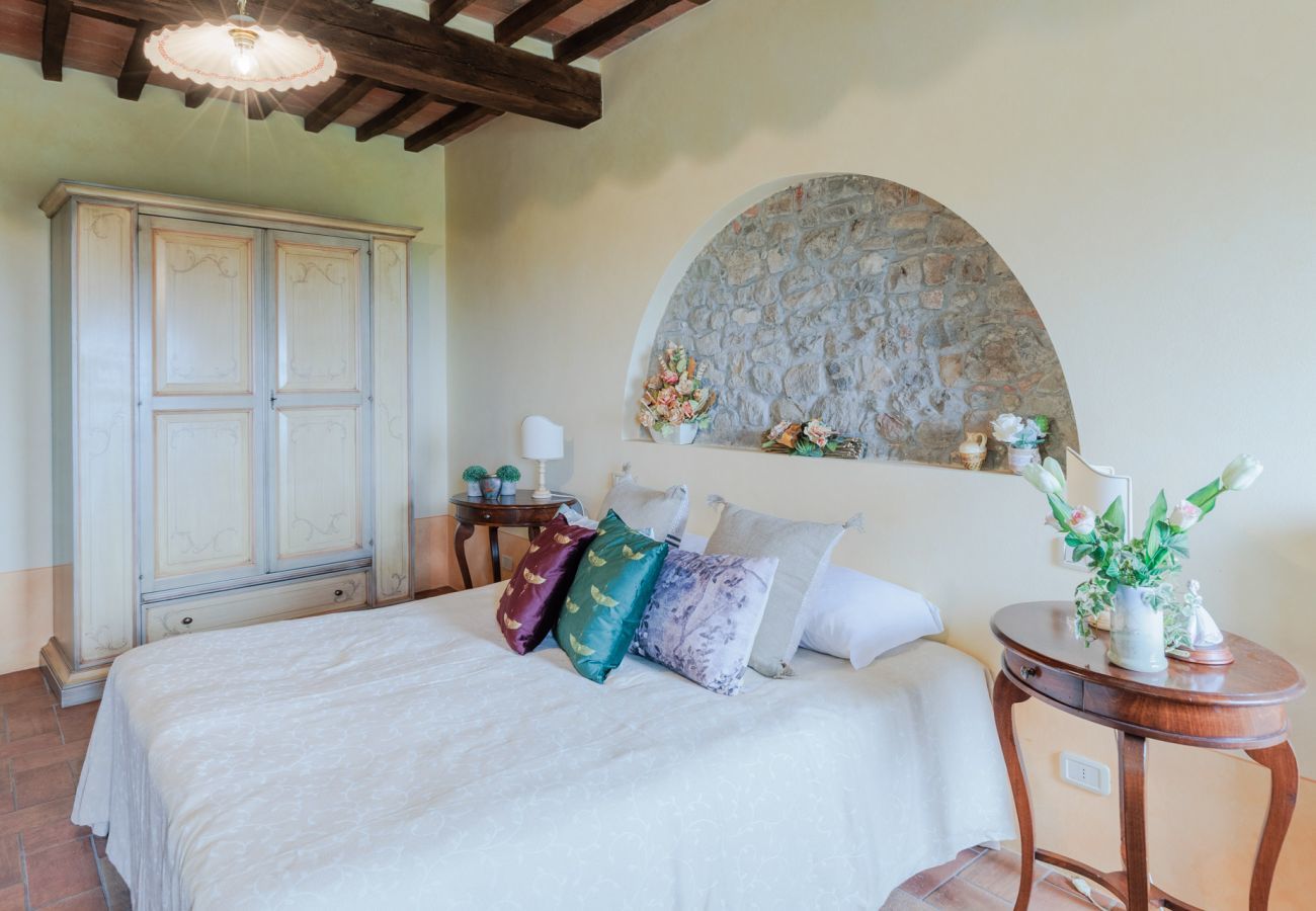 Villa in Lucca - Tuscan Fizz, a traditional Stone Farmhouse with Private Pool and Amazing View among the Vineyards in Lucca