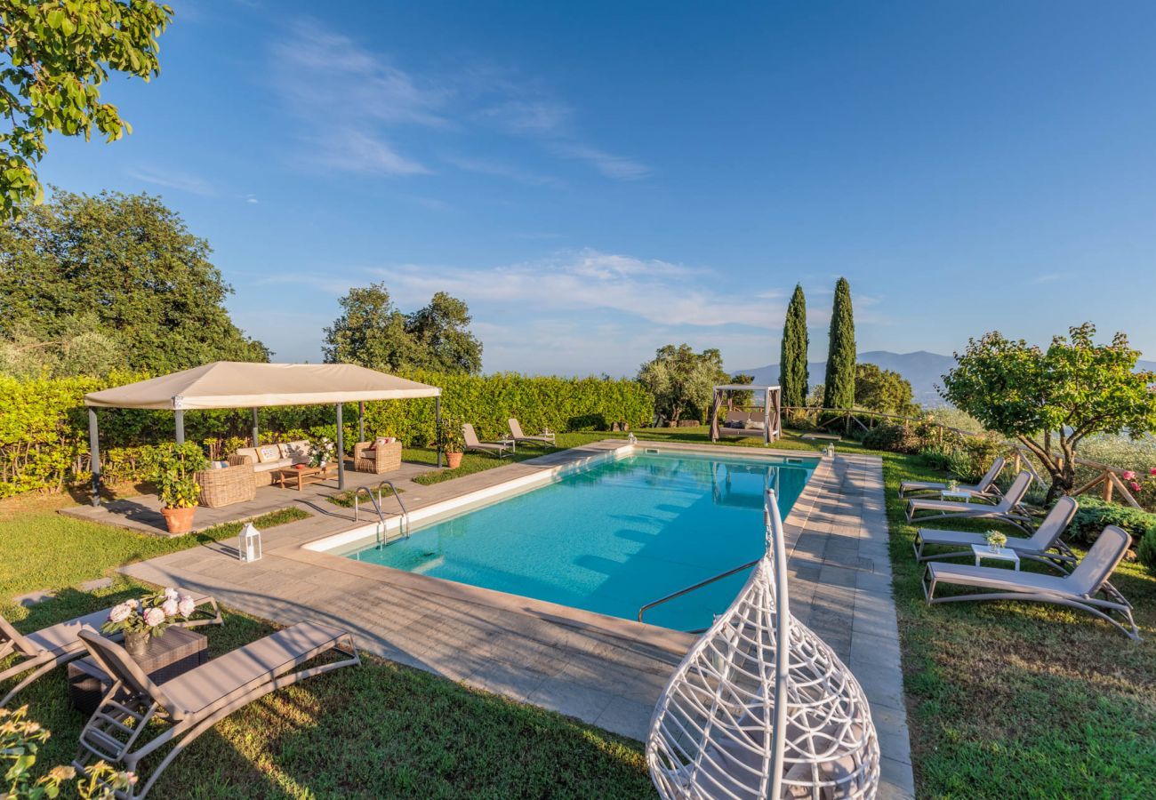 Villa in Lucca - Tuscan Fizz, a traditional Stone Farmhouse with Private Pool and Amazing View among the Vineyards in Lucca