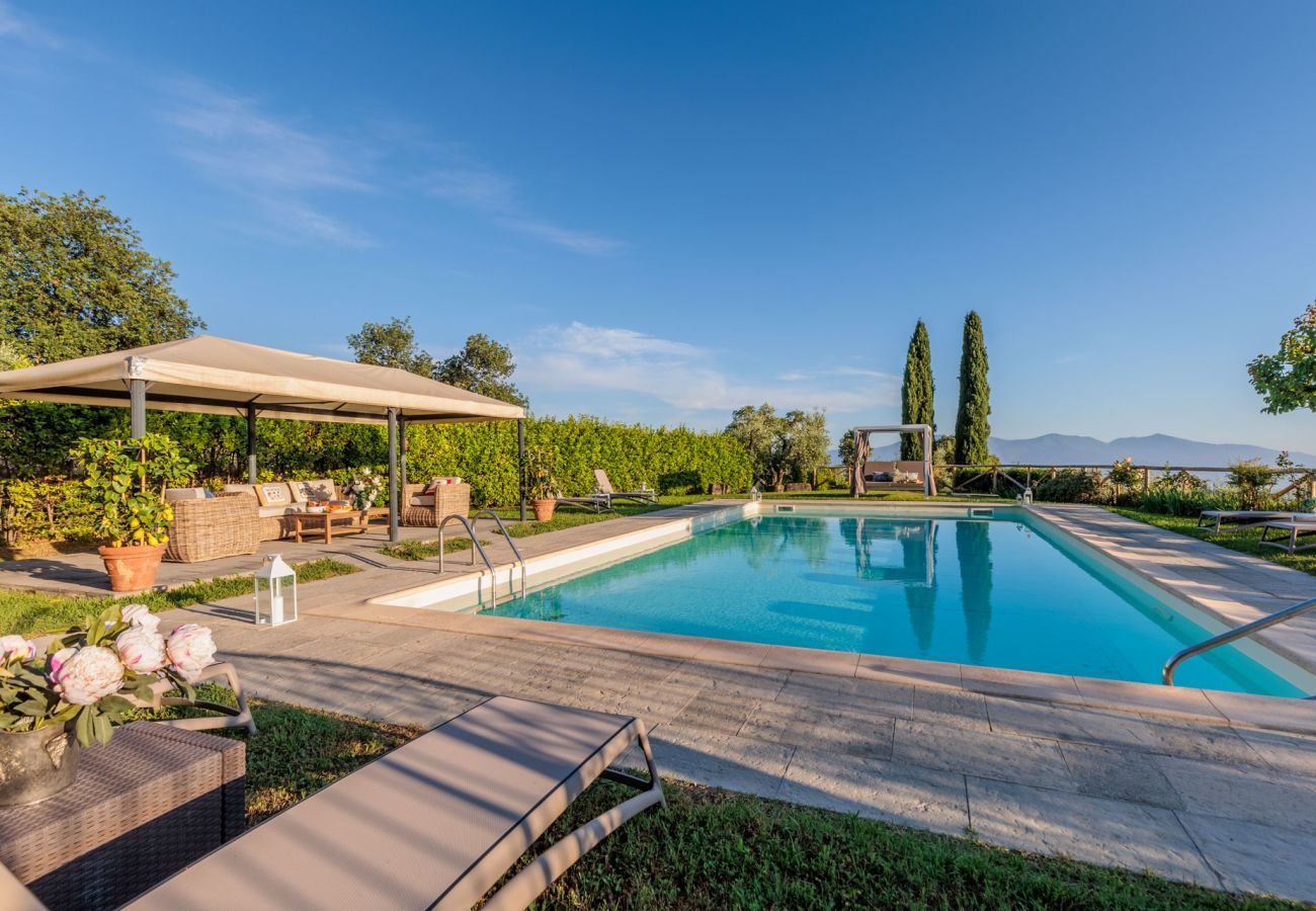 Villa in Lucca - Tuscan Fizz, a traditional Stone Farmhouse with Private Pool and Amazing View among the Vineyards in Lucca